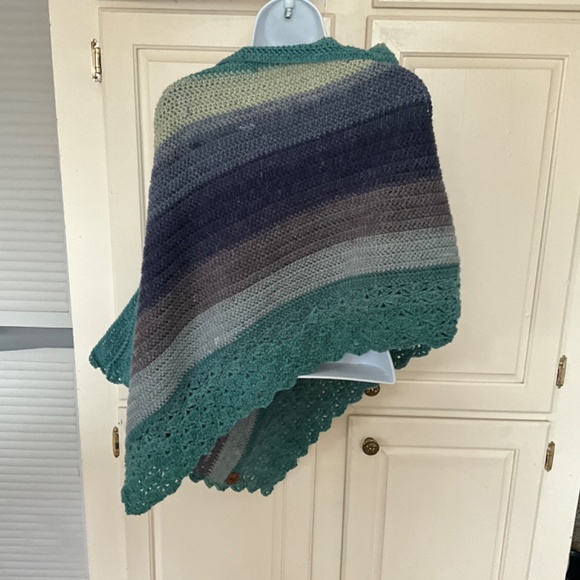 Hand Crafted Crochet Poncho size S/M pull over - Picture 3 of 3